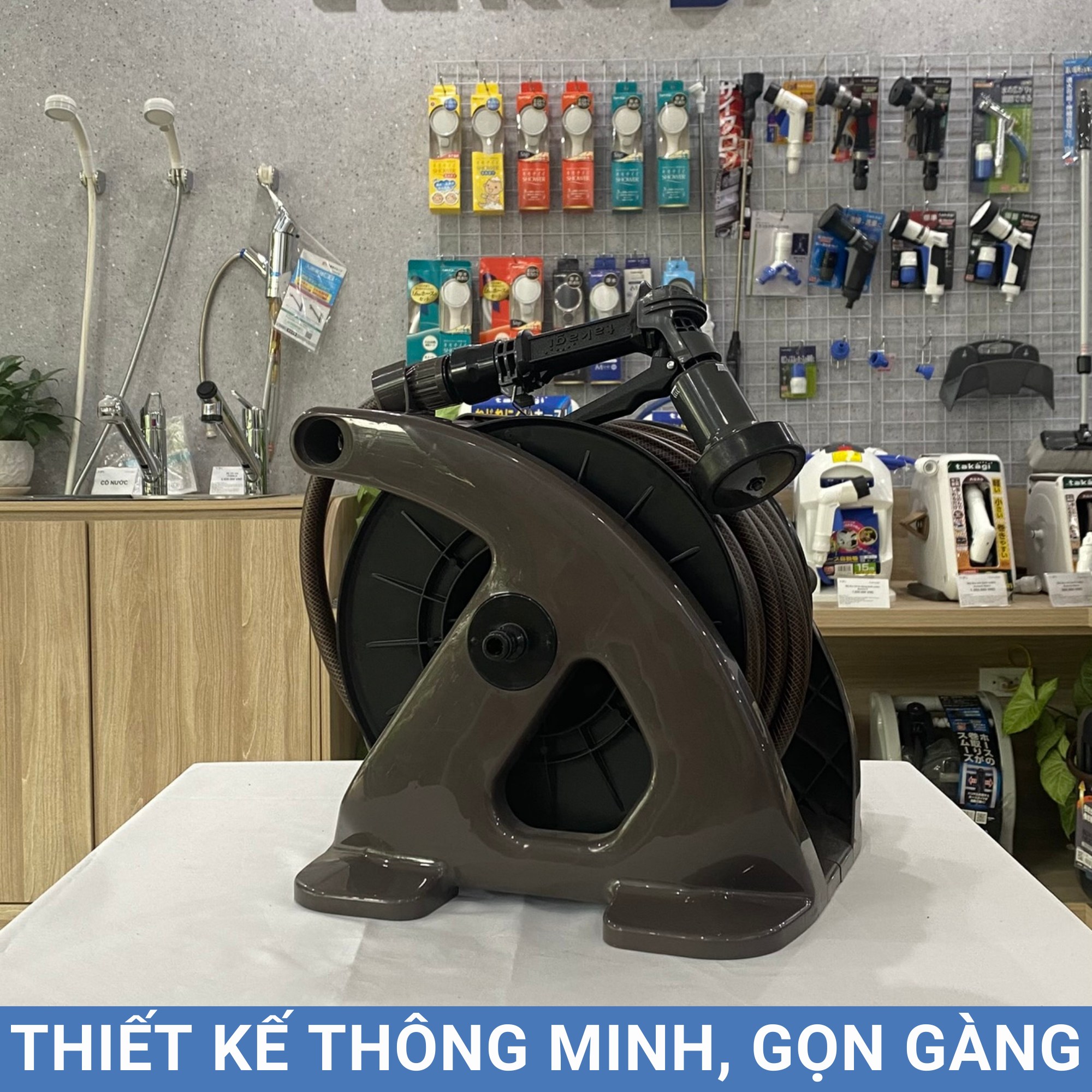 Bộ cuộn ống tưới cây 20m Tough Brown Takagi R220TBR